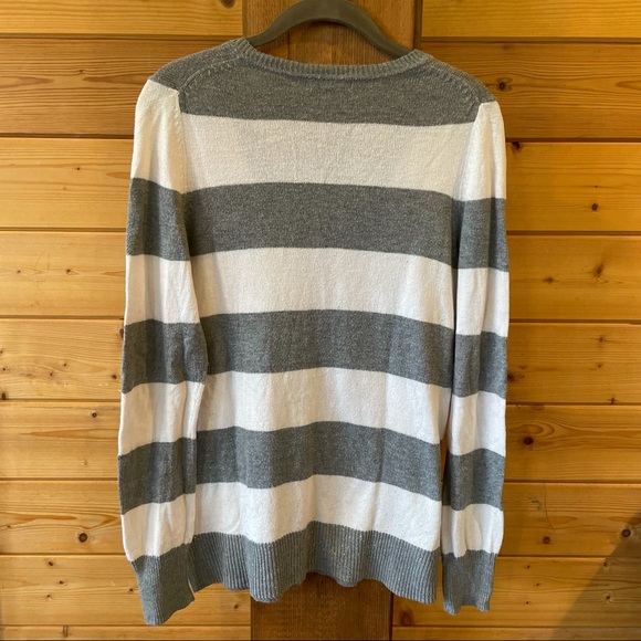 Gap White and Gray Stripe Sweater Size Medium - Picture 5 of 6